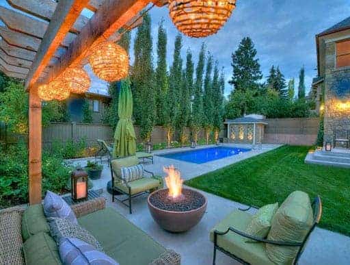 Solus Hemi firepit lit in modern garden in Spokane
