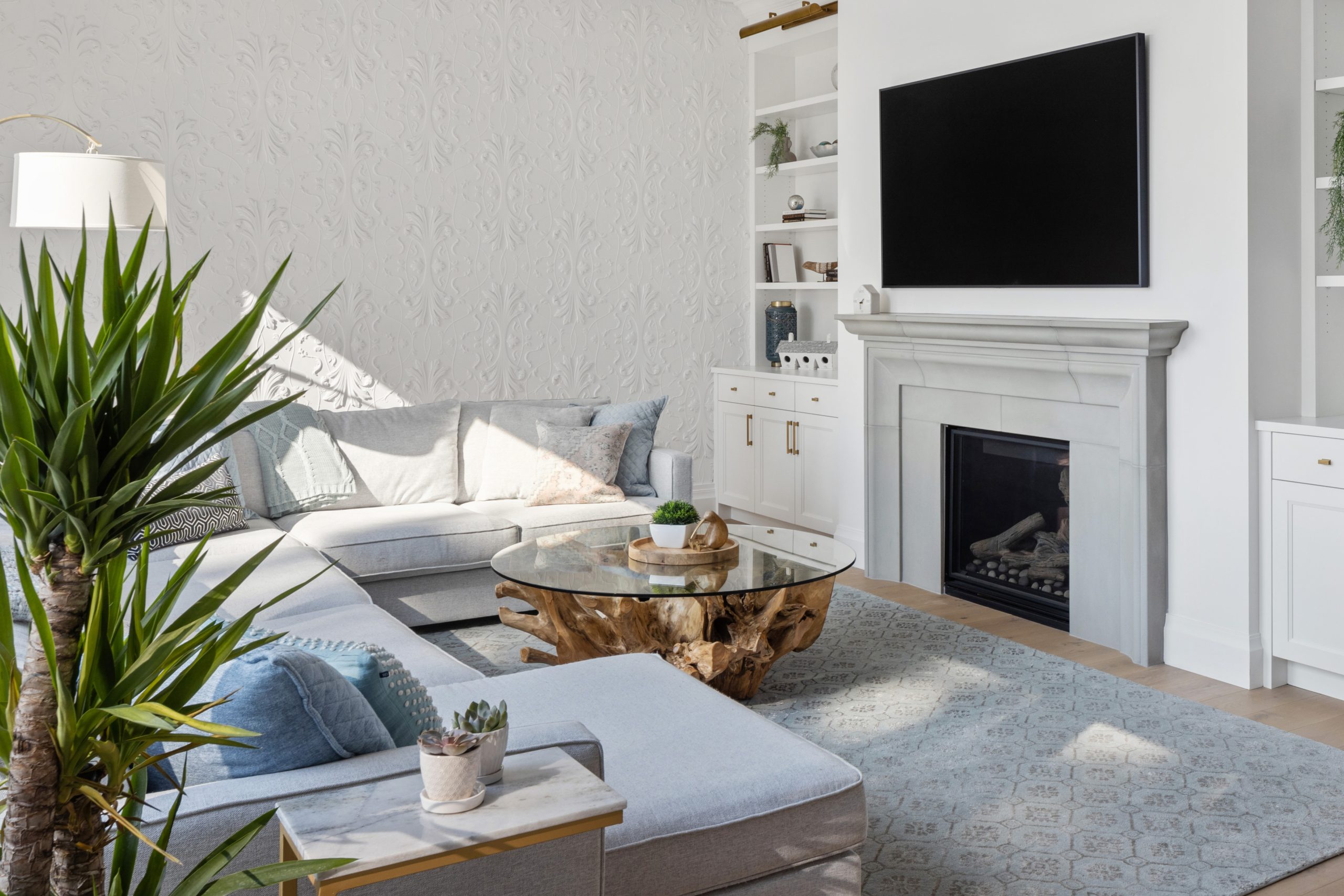How to choose a fireplace surround to fit your home