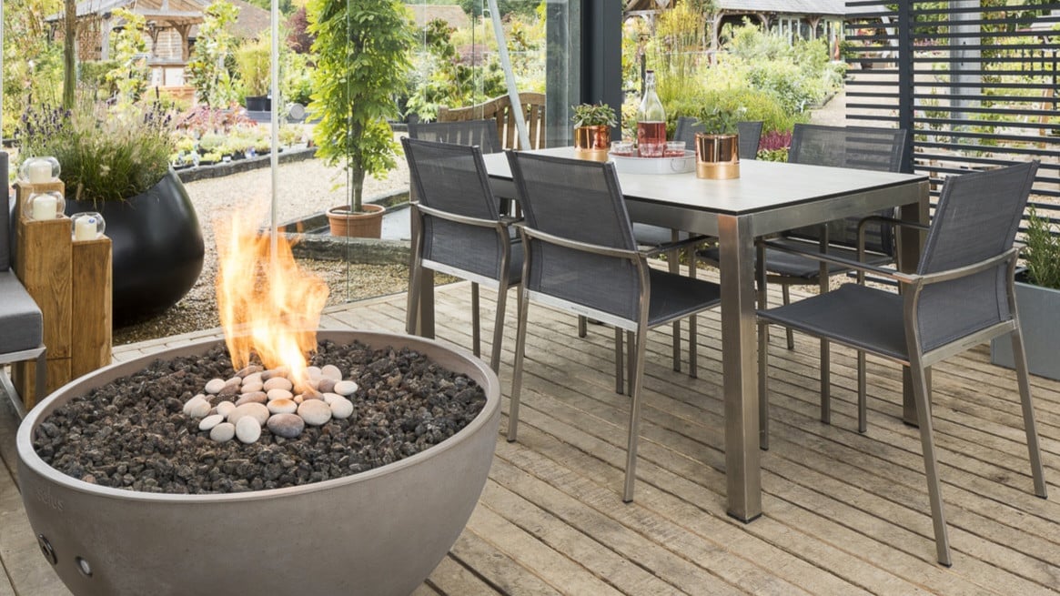 8 Ideas for igniting backyard brilliance with modern fire pits