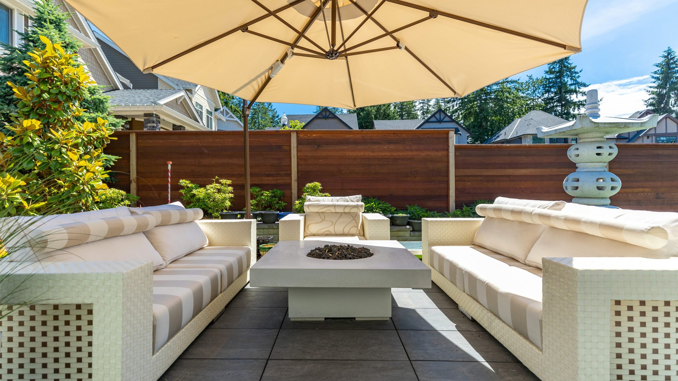 8 Ideas for igniting backyard brilliance with modern fire pits