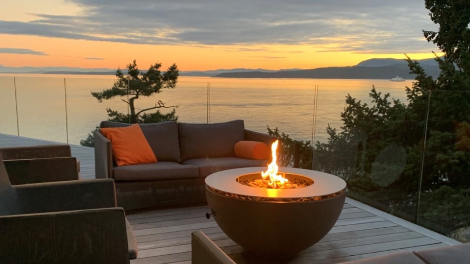 8 Ideas for igniting backyard brilliance with modern fire pits