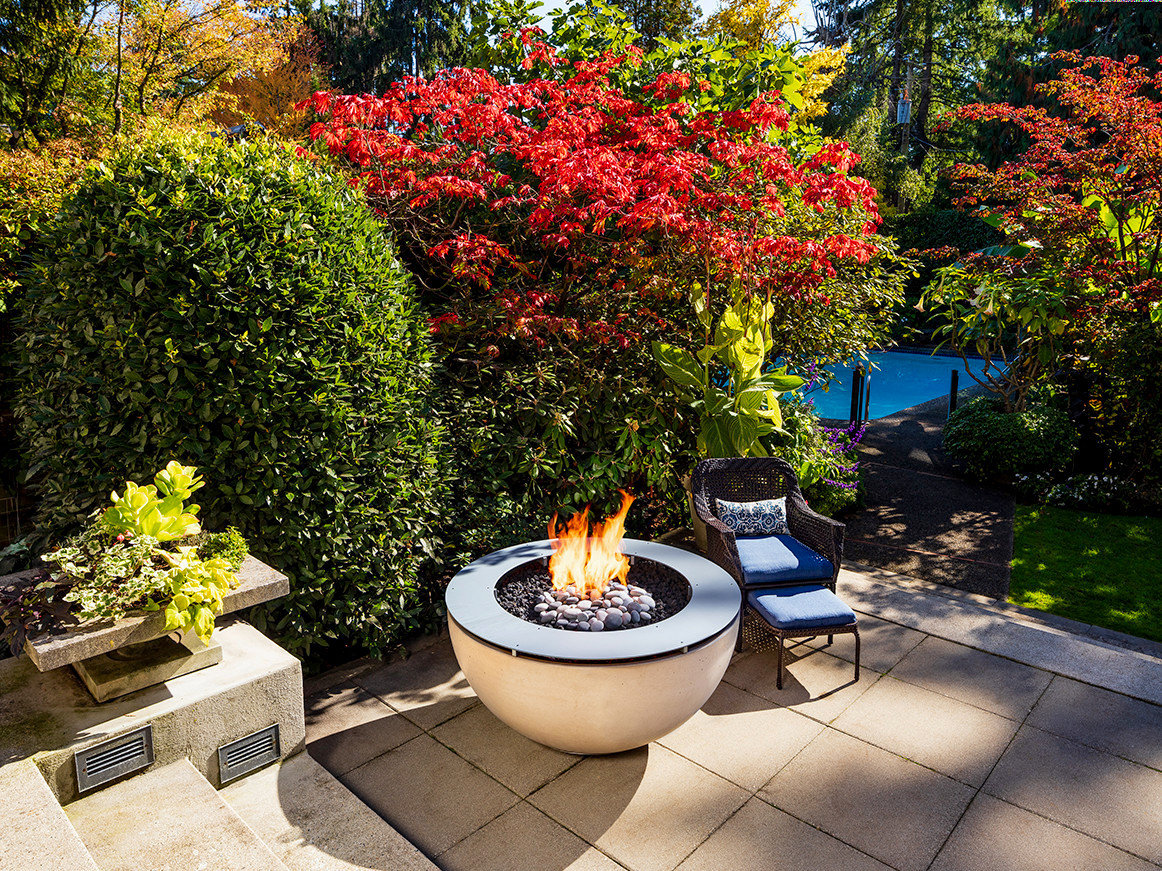 8 Ideas for igniting backyard brilliance with modern fire pits